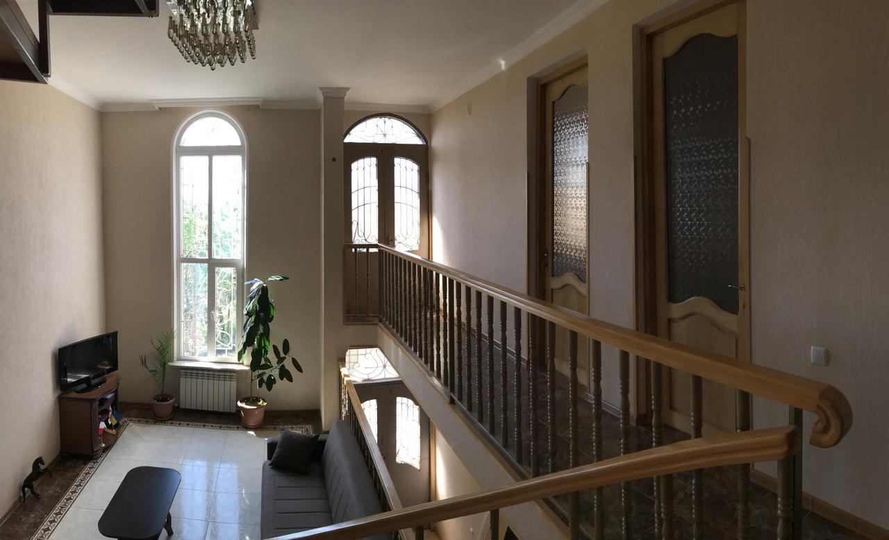 Bajo Guest House Kutaisi Eksteriør billede